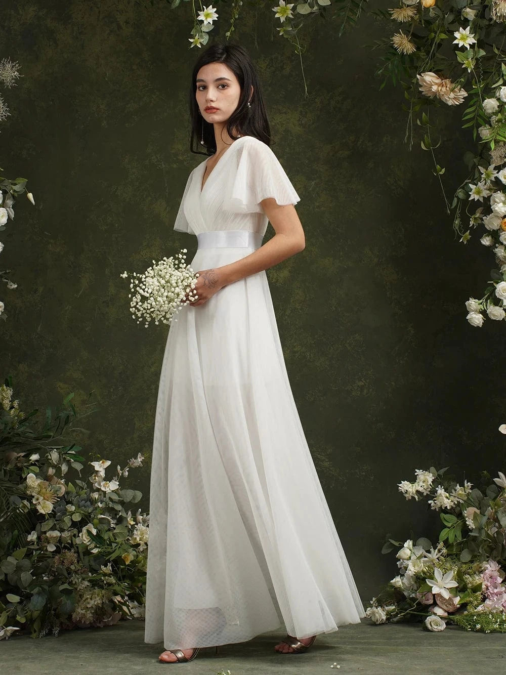 robe demoiselle d'honneur chic blanche longue fluide manches courtes silhouette trapèze élégante