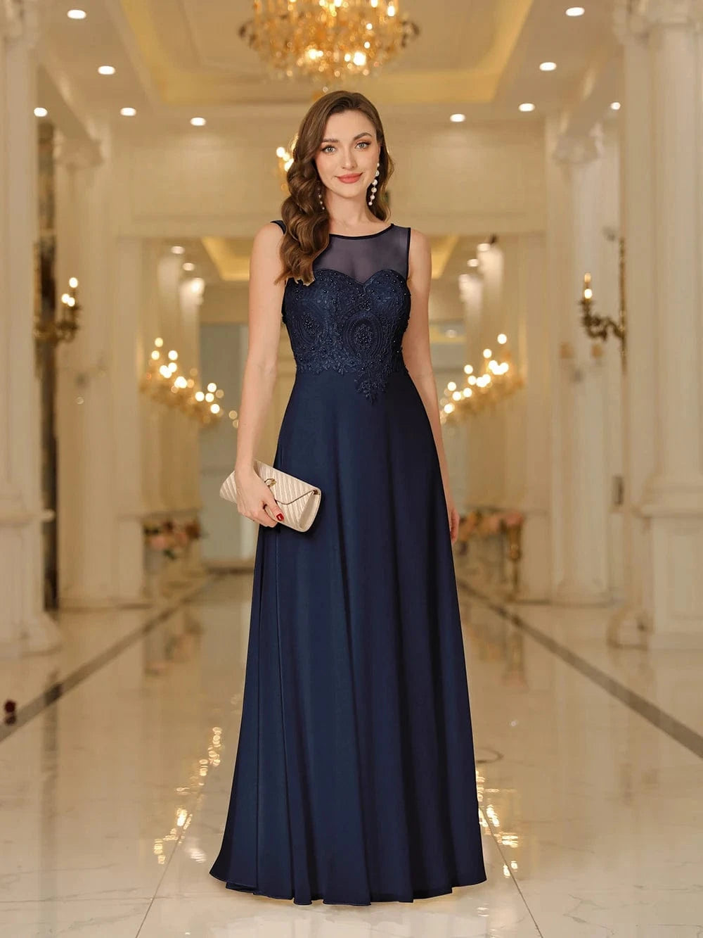 robe mariage invitée chic longue élégante verte fluide silhouette trapèze manches courtes