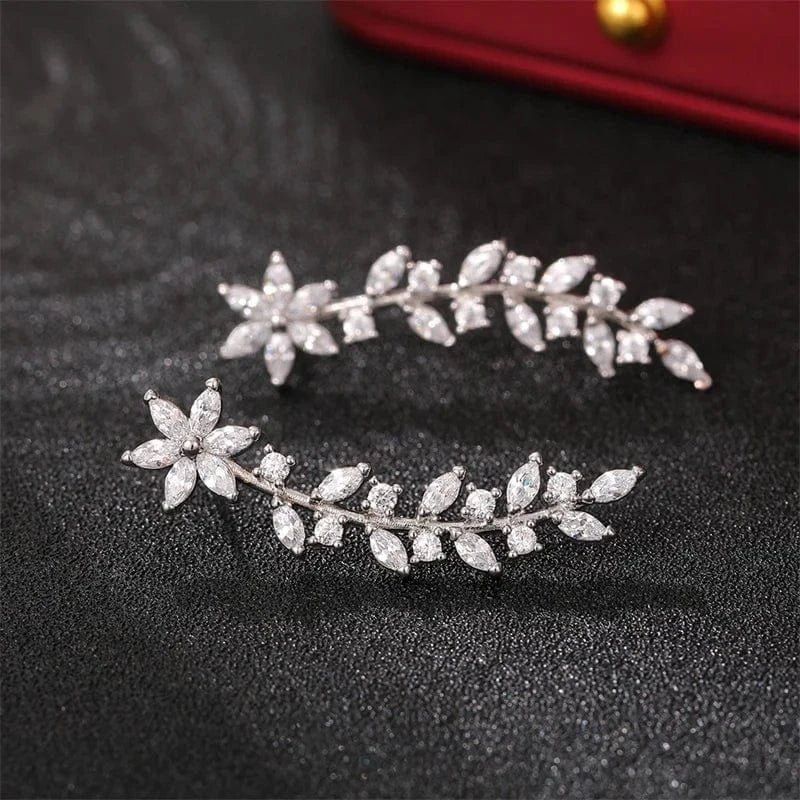 Boucles d'oreilles grimpantes élégantes en zircons pour soirée chic ou mariage, dorées et scintillantes