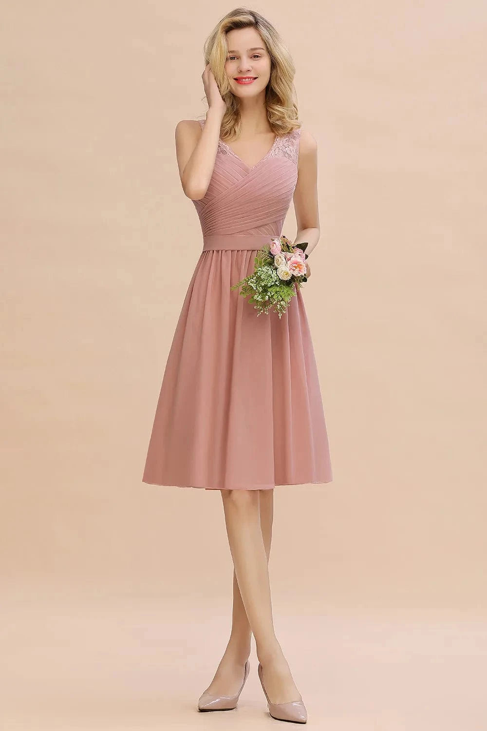 robe demoiselle dâhonneur chic rose poudrĂ© longue Ă©vasĂ©e manches courtes pour mariage Ă©lĂ©gant