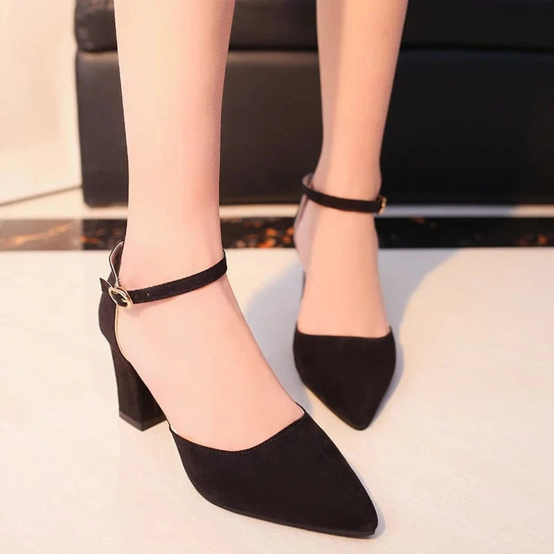 escarpins noirs à talon carré élégants pour soirée chic ou mariage, en simili cuir avec bout fermé