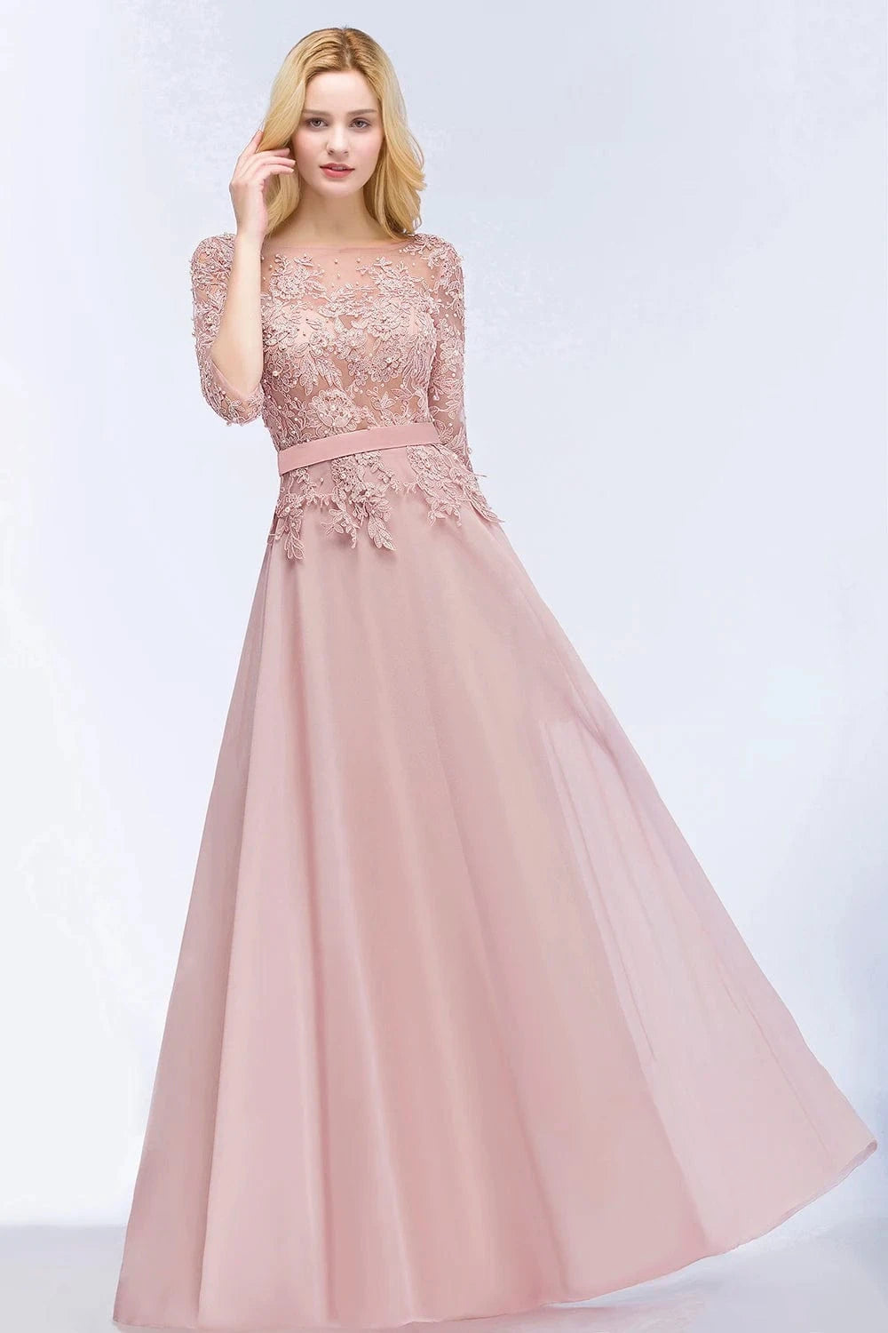 robe invitée mariage chic longue dentelle haut élégant style bohème manches courtes trapèze beige