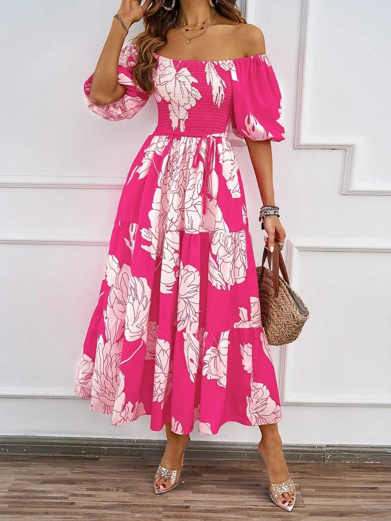 robe bohème midi fleurie pour mariage invité chic, coupe trapèze avec manches courtes, style estival