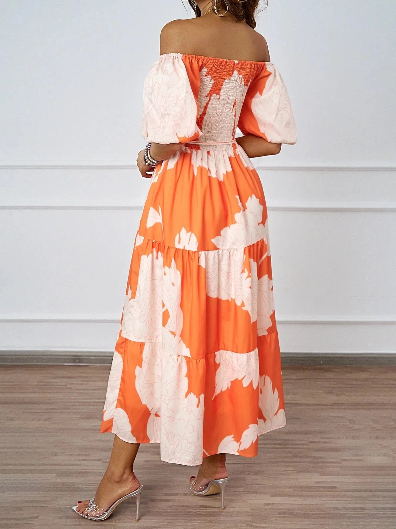 robe midi bohème à motifs floraux idéale pour un mariage invité champêtre ou une soirée d’été