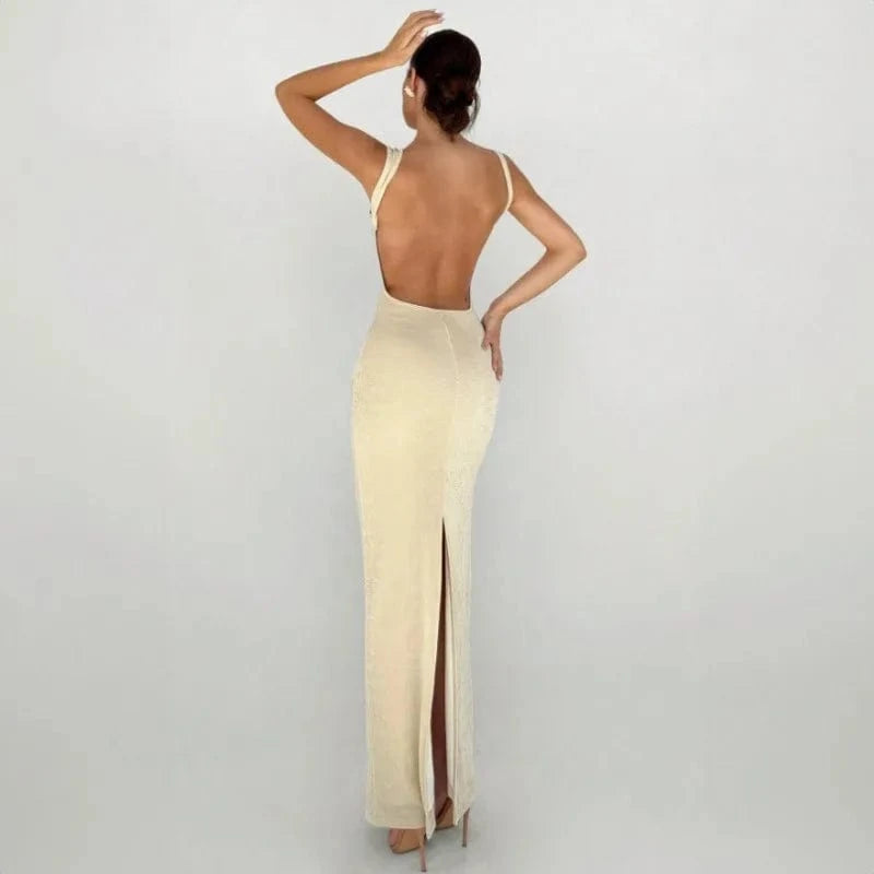 Robe longue dos nu beige fendue moulante soirée chic élégante pour mariage invitée tendance été 2024