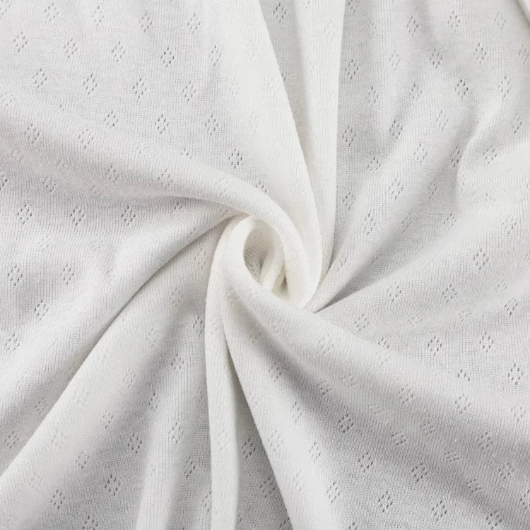 Robe blanche été fluide femme en maille ajourée, tissu léger idéal plage ou mariage bohème invité