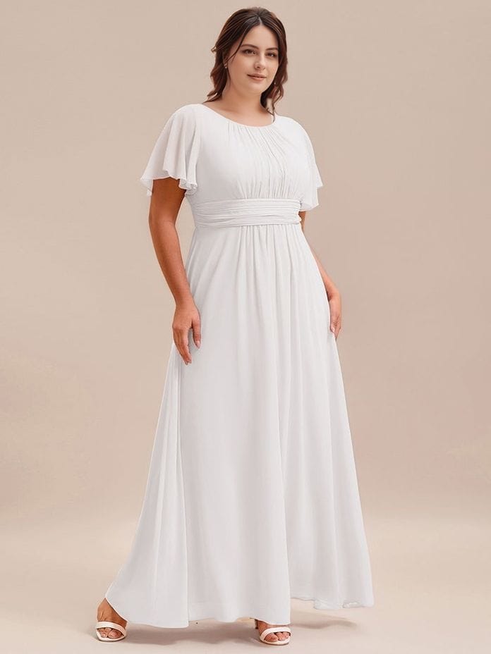 Robe longue blanche grande taille fluide élégante manches courtes pour mariage invitée ou soirée chic