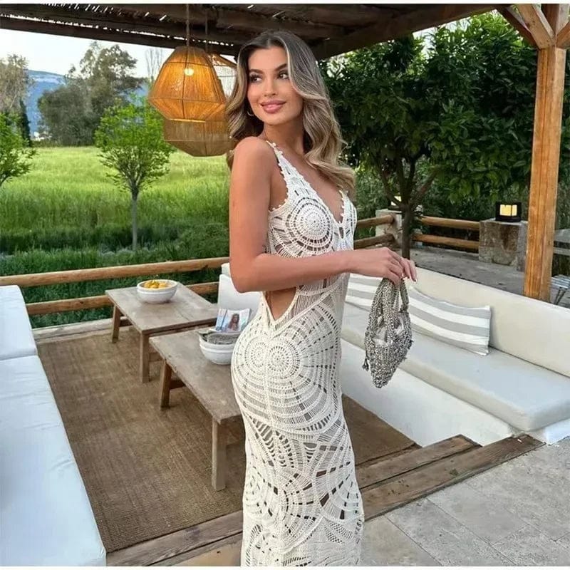 Robe bohème blanche longue idéale pour été, style élégant avec crochet, parfait pour soirée ou événement casual en plein air.