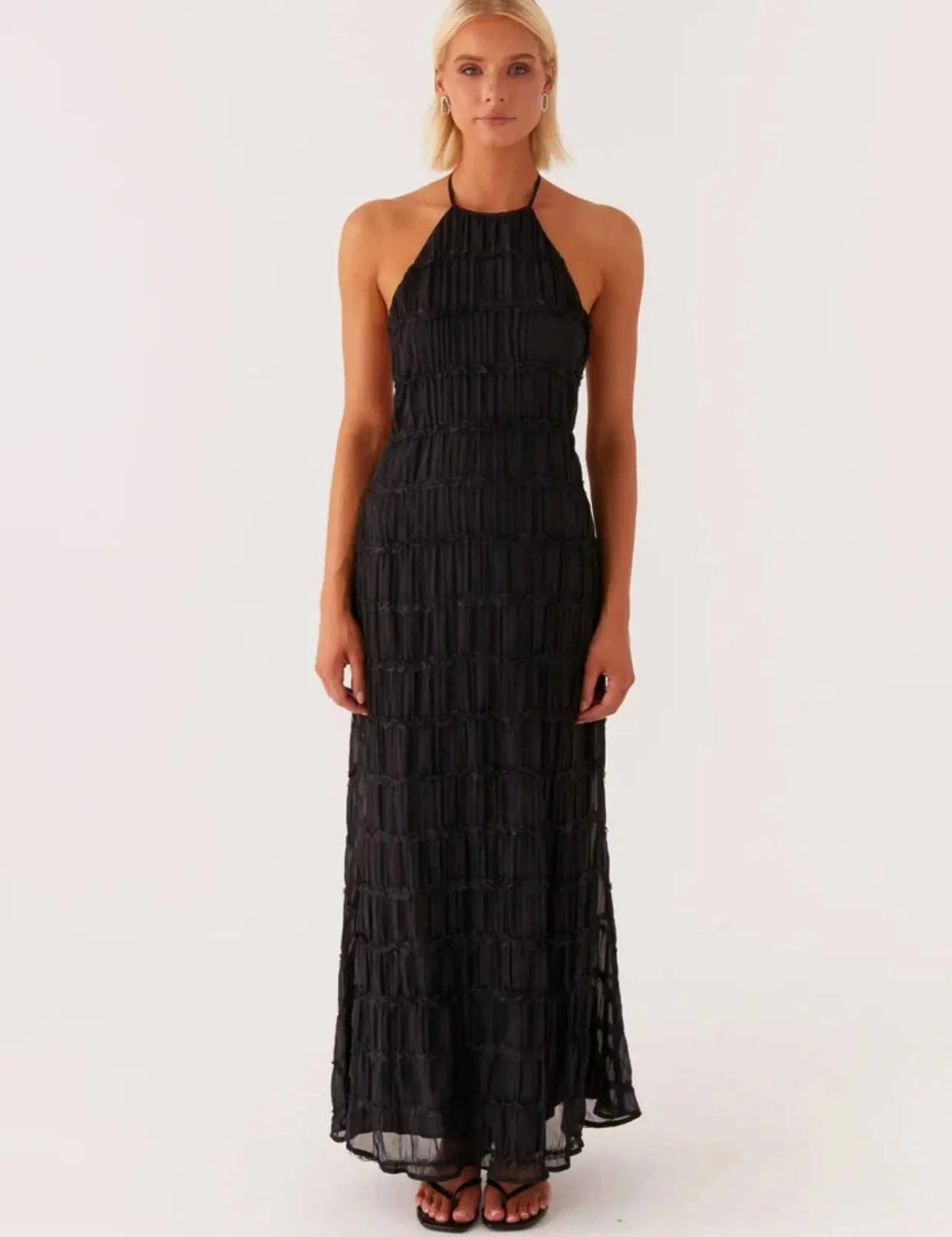 Robe de soirée chic longue noire dos nu élégante pour mariage invitée ou soirée habillée femme tendance