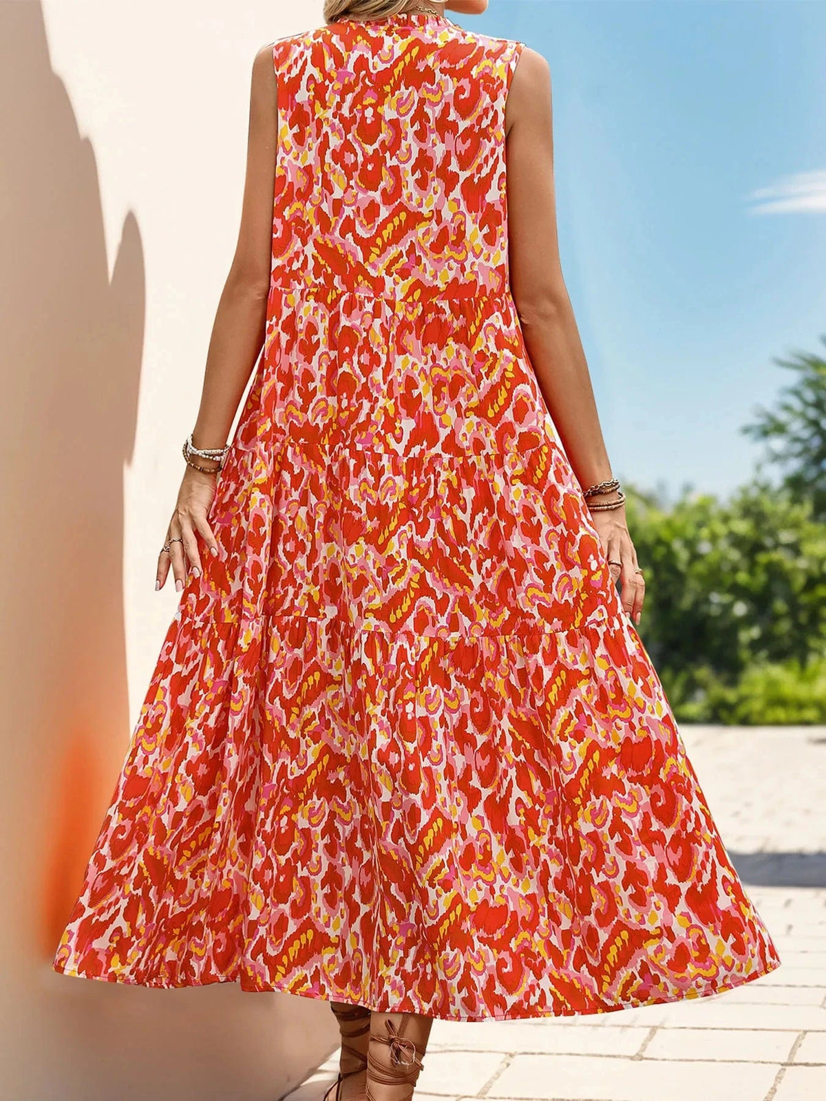 robe bohème sans manches fleurie longue idéale pour un mariage estival ou une cérémonie champêtre