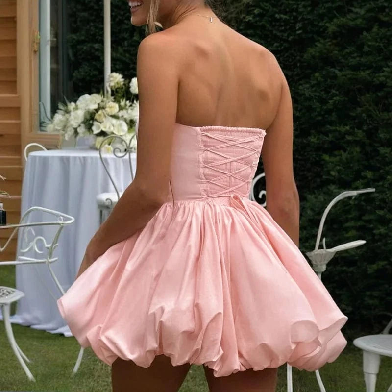 Robe courte rose bustier dos nu style princesse chic pour soirée d’anniversaire ou cocktail été élégant