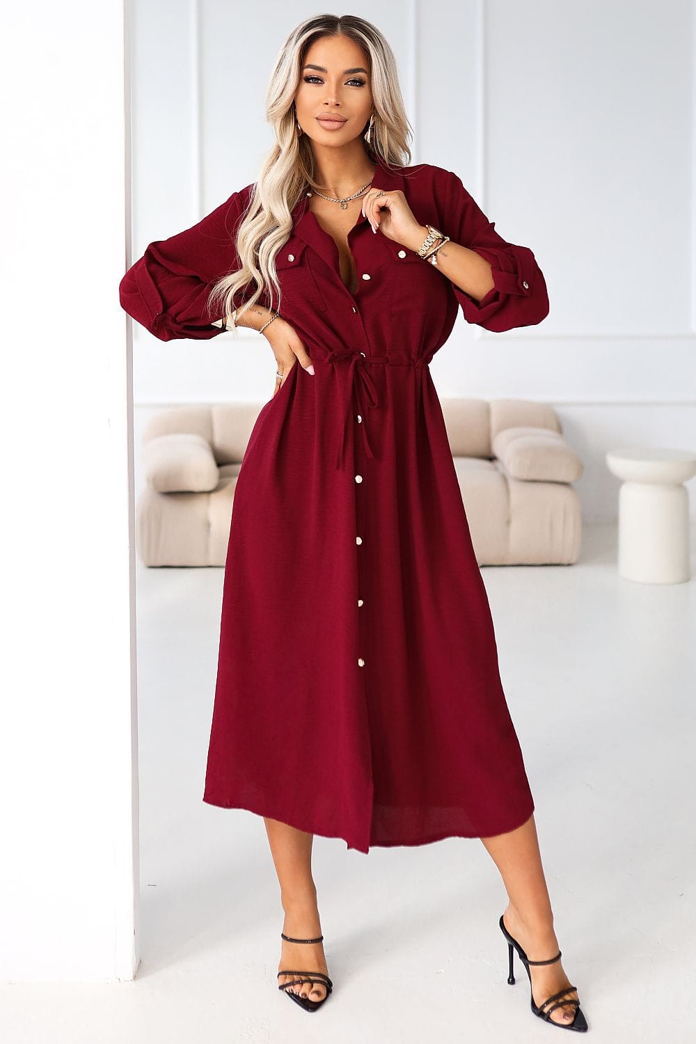 Robe midi chic bordeaux fluide à manches longues, élégante pour soirée ou cocktail, style tendance femme