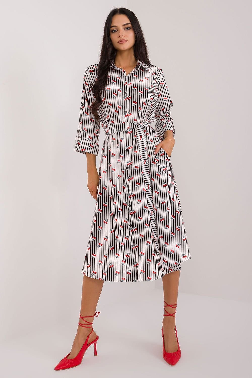 Robe manches longues midi blanche à motif, style casual chic, idéale pour cocktail ou travail.