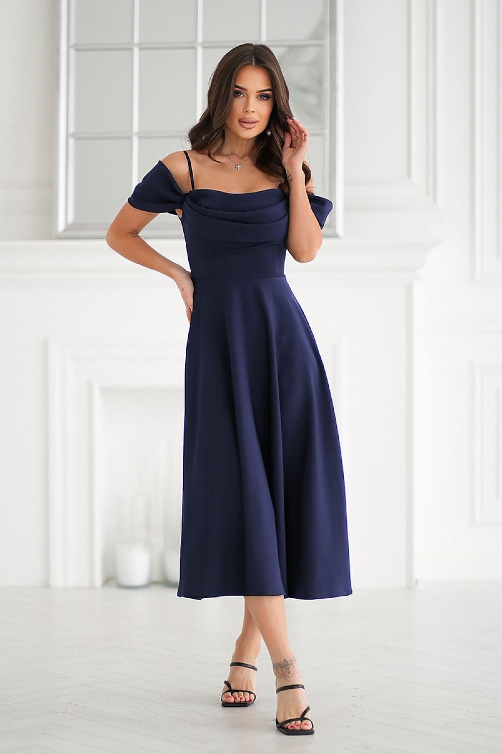 Robe de soirée chic longue bleu manches courtes trapèze élégante pour mariage invitée ou cocktail moderne