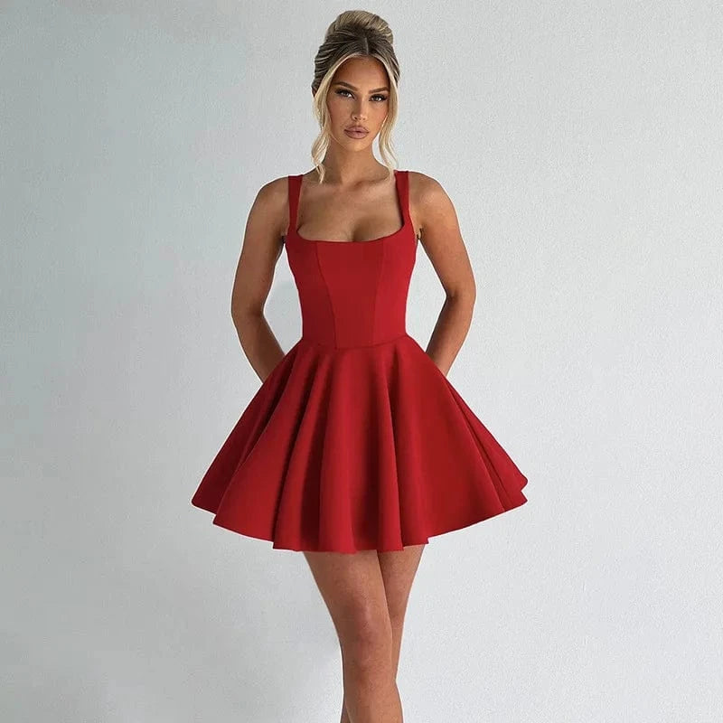 Robe courte rouge soirée chic trapèze sans manches col carré, idéale pour cocktail ou événement spécial
