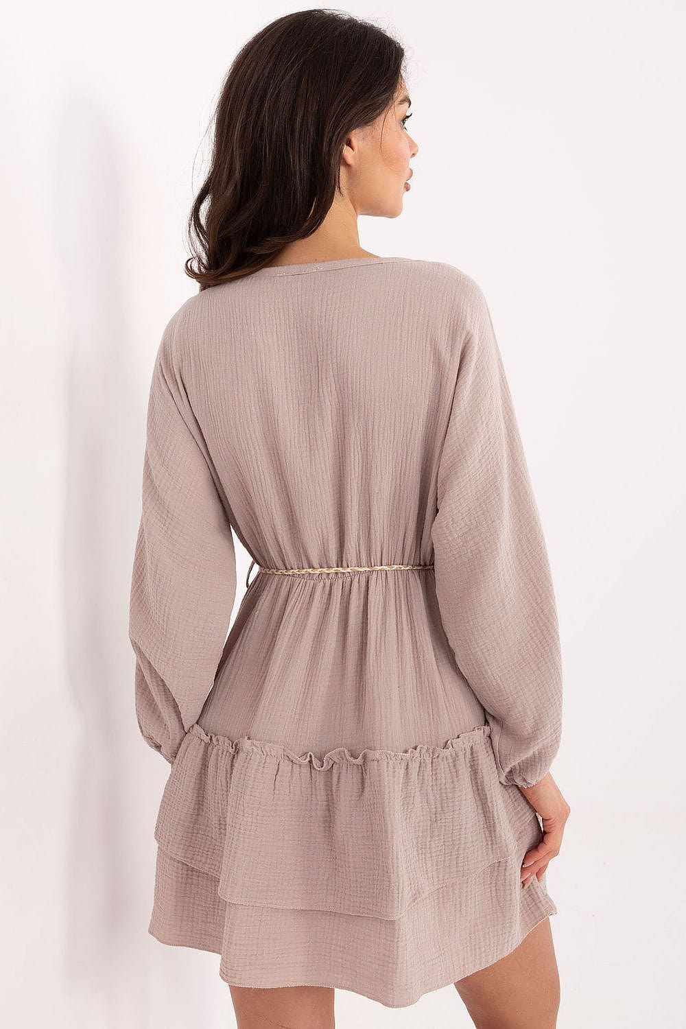 Robe courte bohème beige à manches longues en gaze de coton fluide, parfaite pour l’été ou un cocktail casual