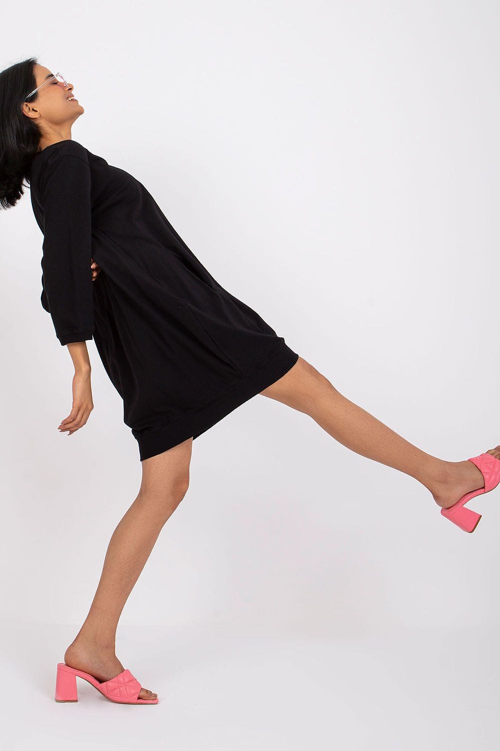 Robe noire courte en maille casual manches longues style décontracté idéale été tendance chic femme