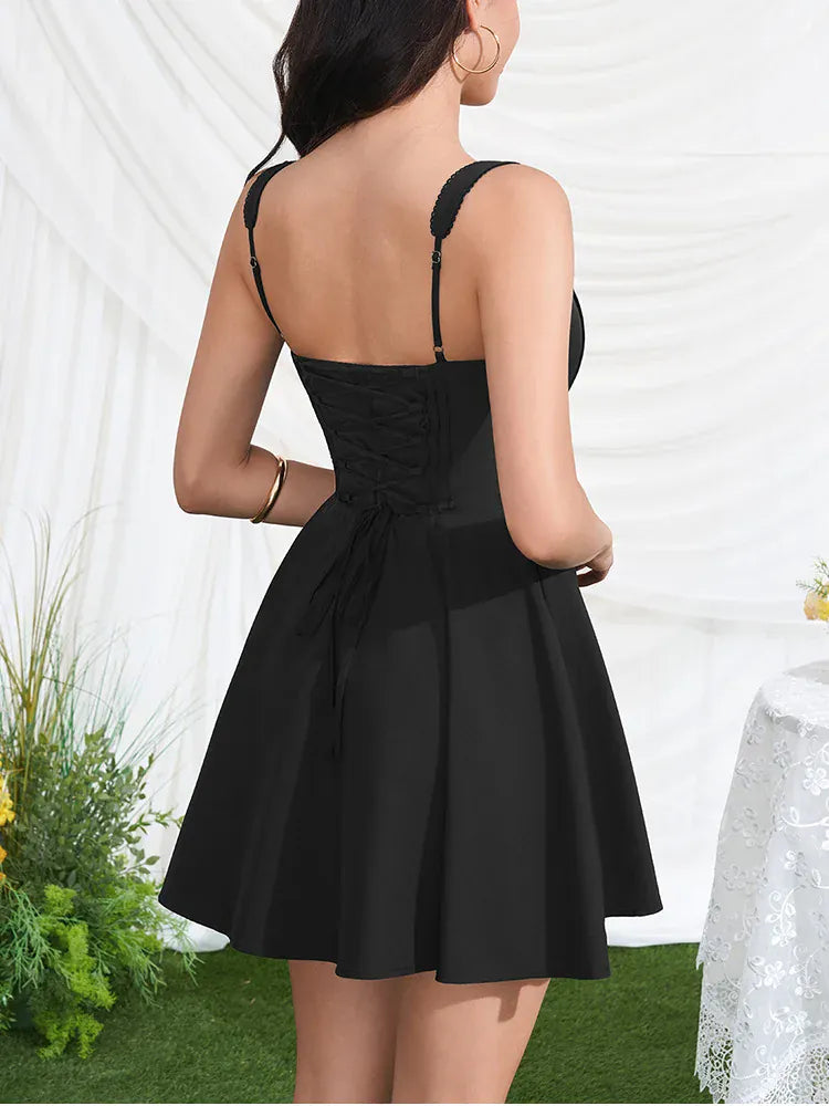Robe courte corset noire dos lacé