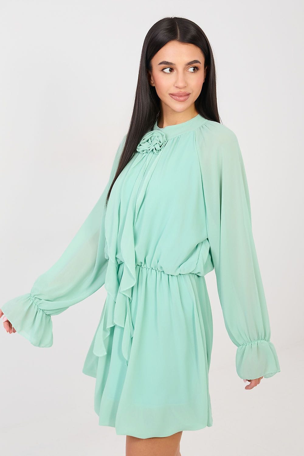 Robe courte verte fluide manches longues style bohème chic invitée mariage printemps été tendance femme