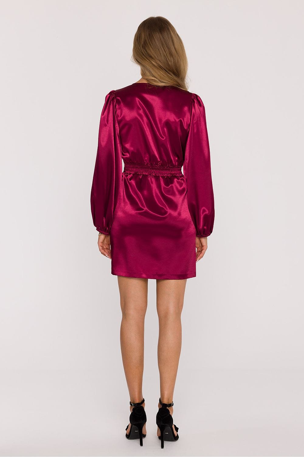 Robe courte soirée chic manches longues satinée rose élégante pour cocktail ou mariage invitée femme