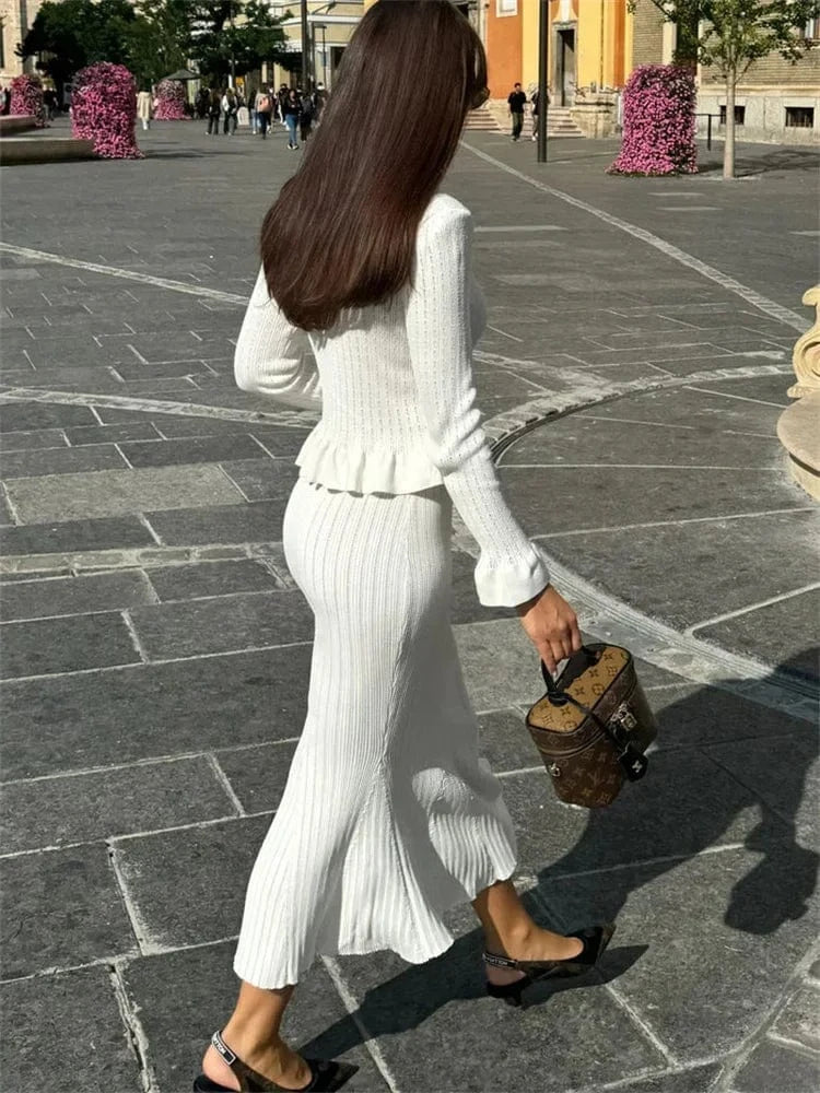 Robe longue blanche fluide femme manches longues style pull chic été silhouette droite élégante accessoire sac