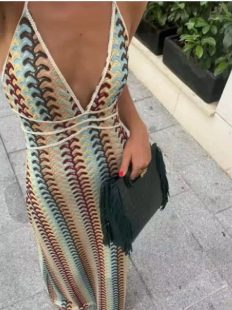 Robe bohème longue dos nu multicolore pour été avec sac à main à franges, idéale plage ou soirée estivale