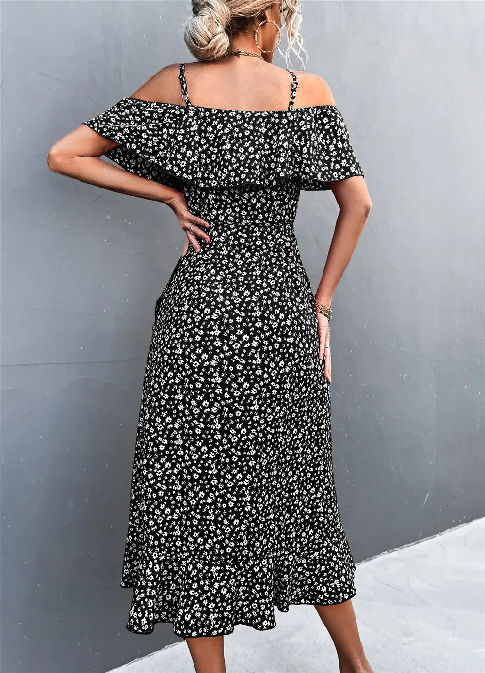 Robe d'été à bretelles et imprimé floral à volants