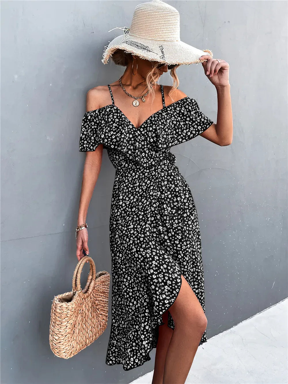 Robe d'été à bretelles et imprimé floral à volants