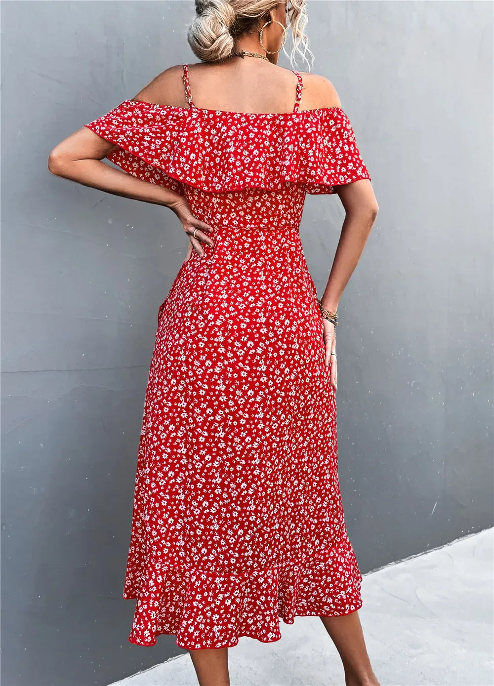 Robe d'été à bretelles et imprimé floral à volants