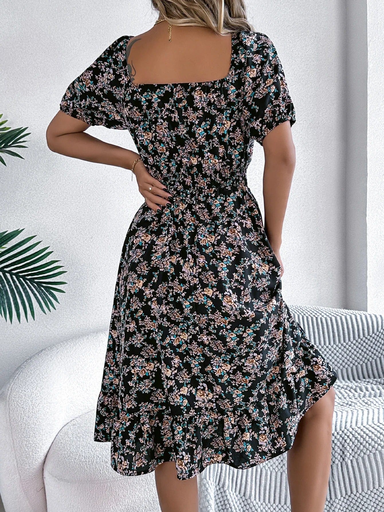 Robe fleurie bohème noire manches courtes midi évasée idéale été ou invité mariage chic casual