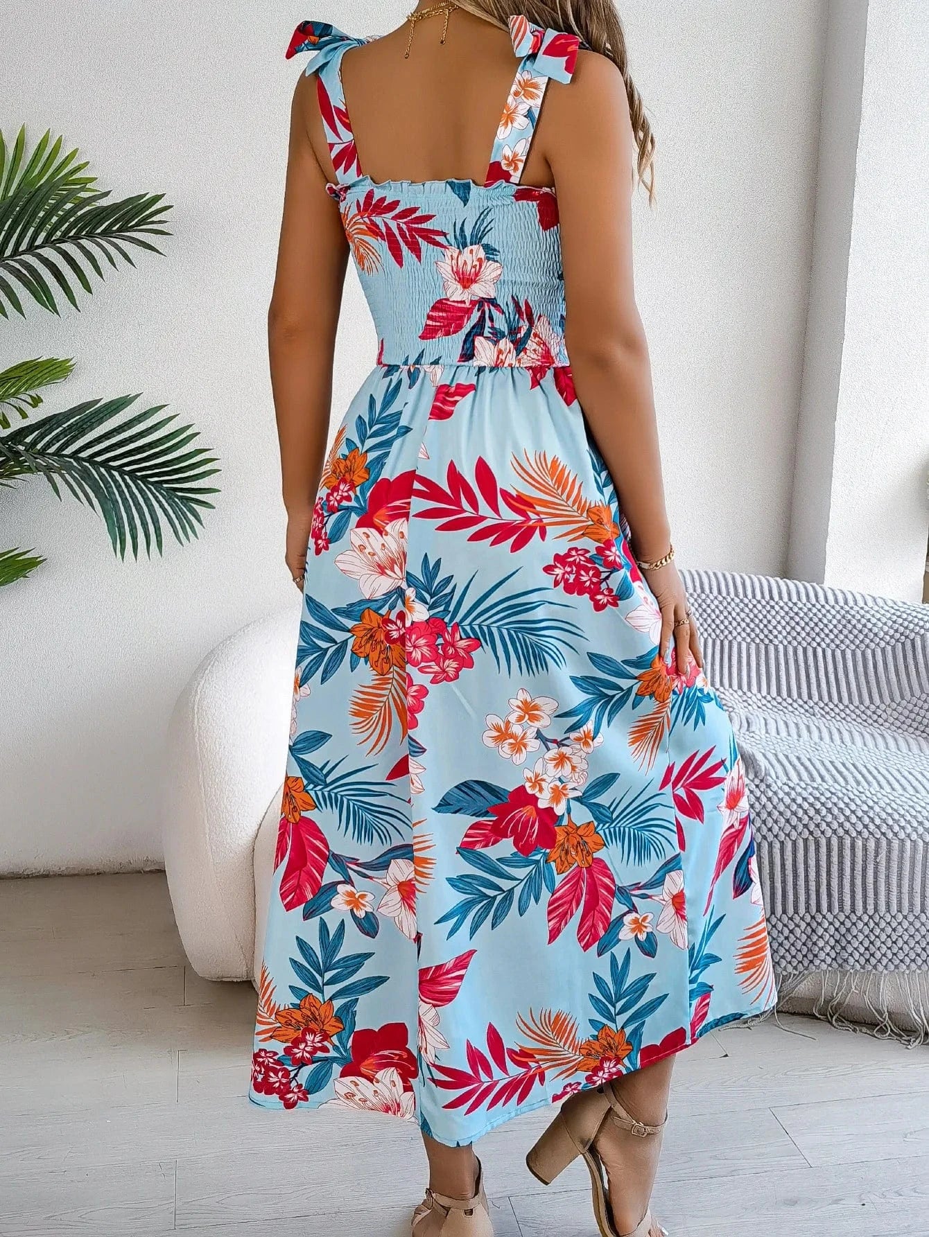 robe d'été midi trapèze fleurie à bretelles idéale pour un look bohème chic et décontracté
