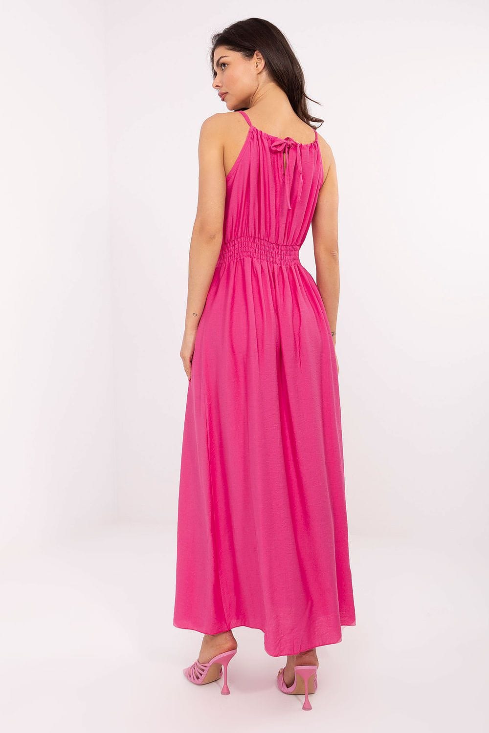 Robe longue été fluide rose sans manches dos nu coupe évasée parfaite pour un cocktail ou une soirée
