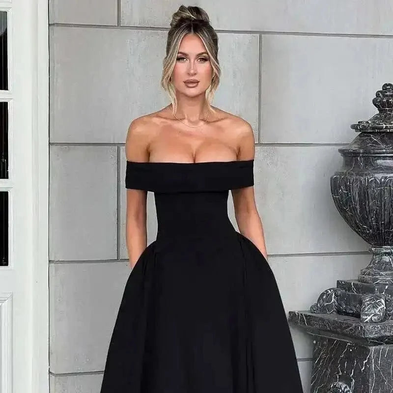 Robe de soirée chic noire longue épaules dénudées coupe princesse élégante pour mariage ou gala