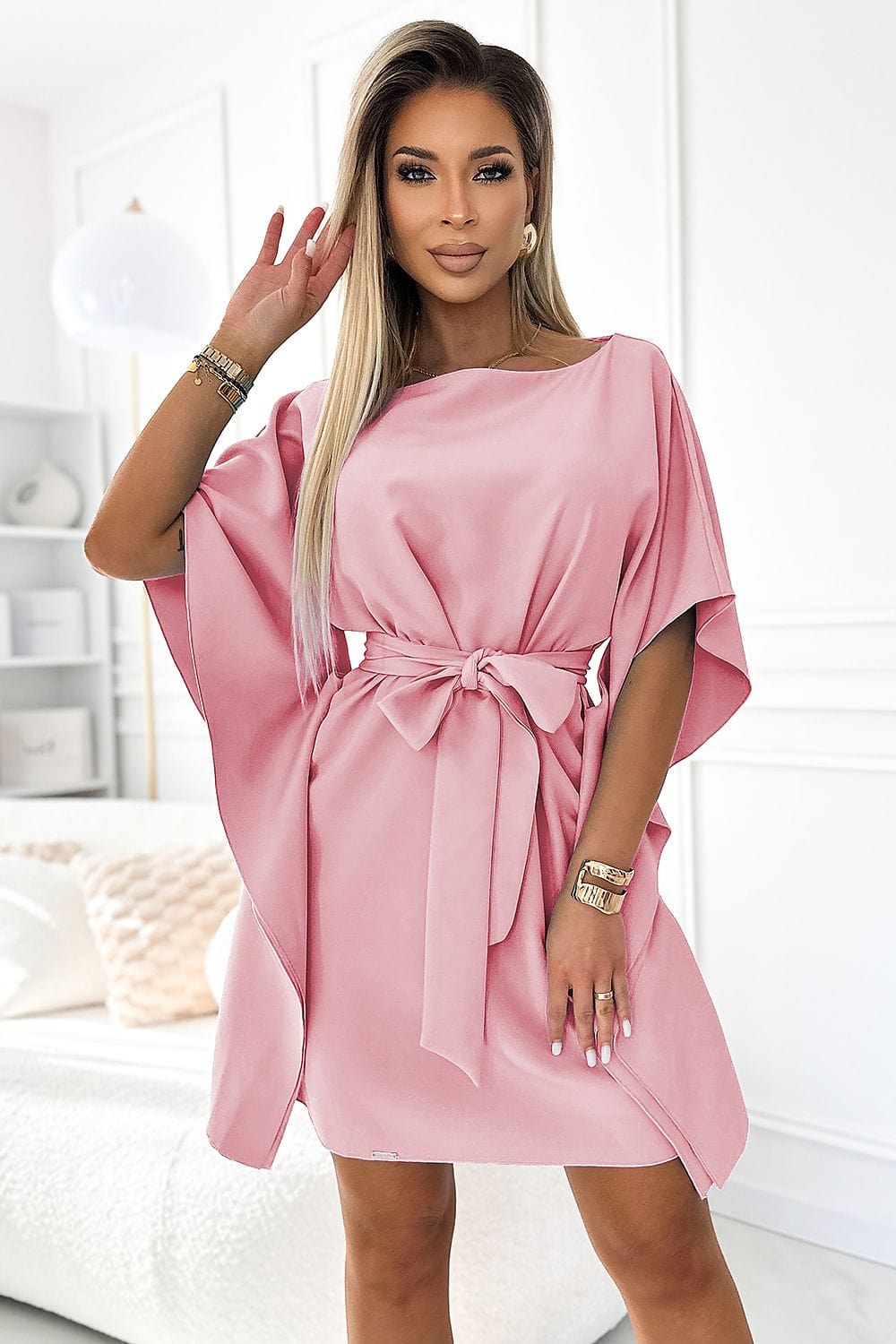 robe de cocktail courte manches courtes bleu évasée pour soirée chic ou mariage invité moderne