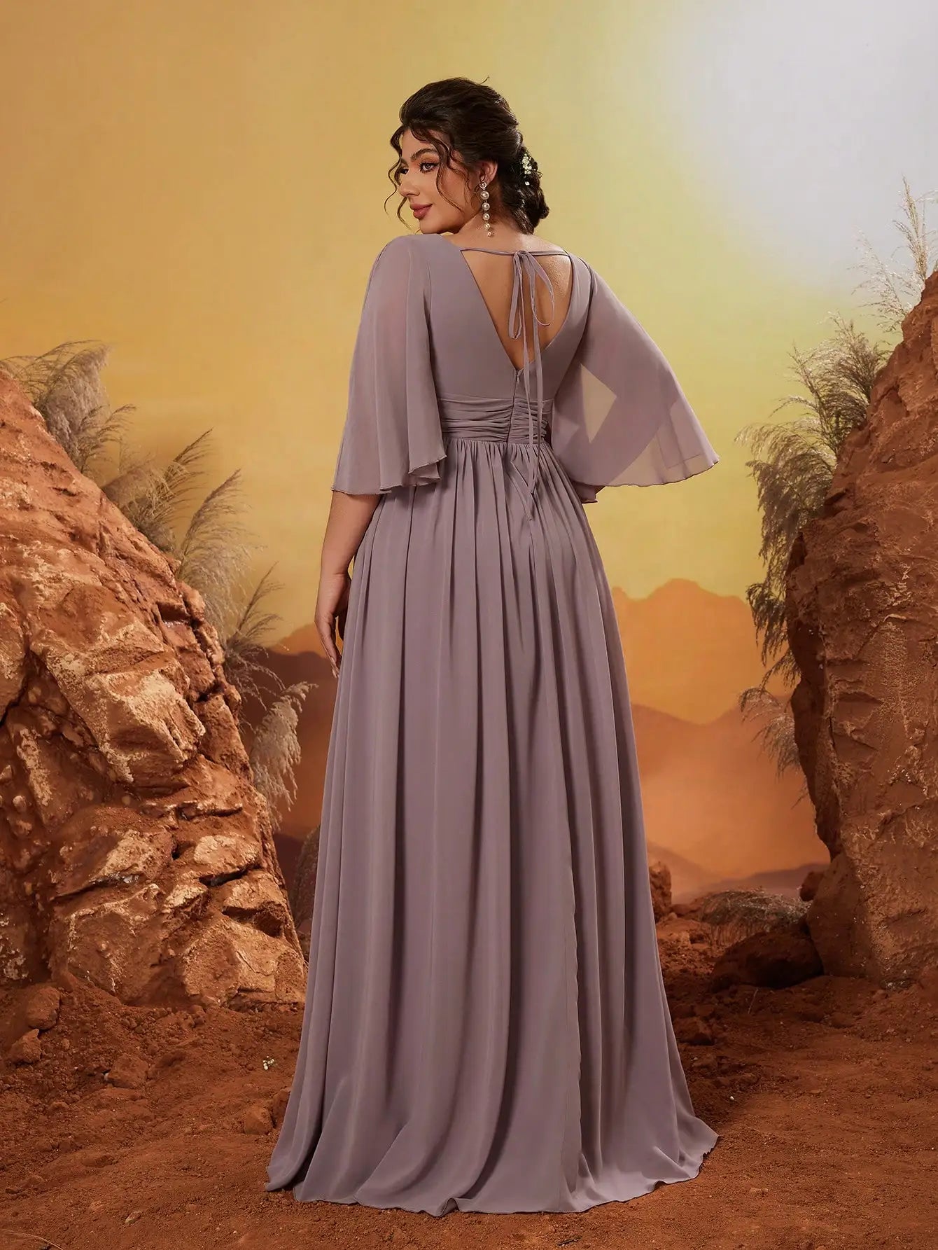 Robe de demoiselle d'honneur taupe grande taille manches mi-longues