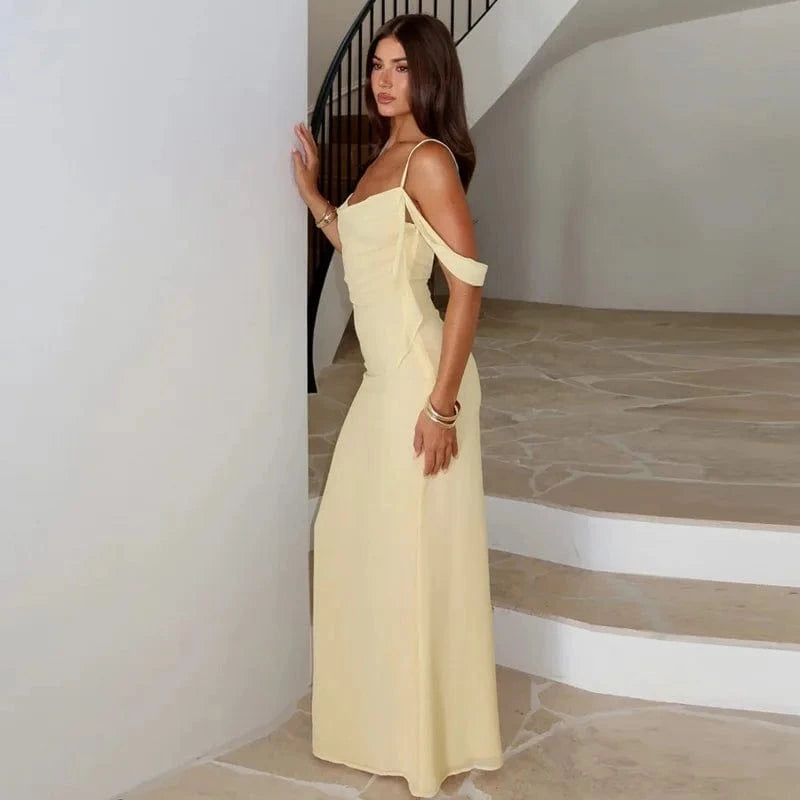 Robe longue soirée chic jaune champagne fluide à bretelles et épaules dénudées, élégante pour mariage invité