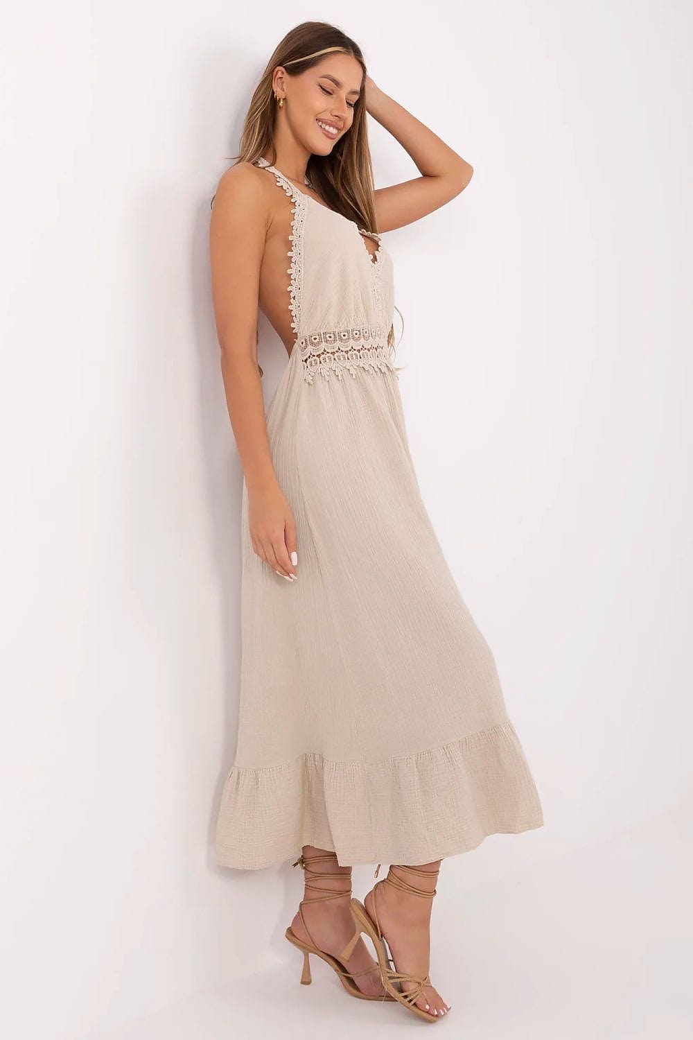 Robe bohème beige longue dos nu été en gaze de coton élégante pour mariage invité ou plage tendance