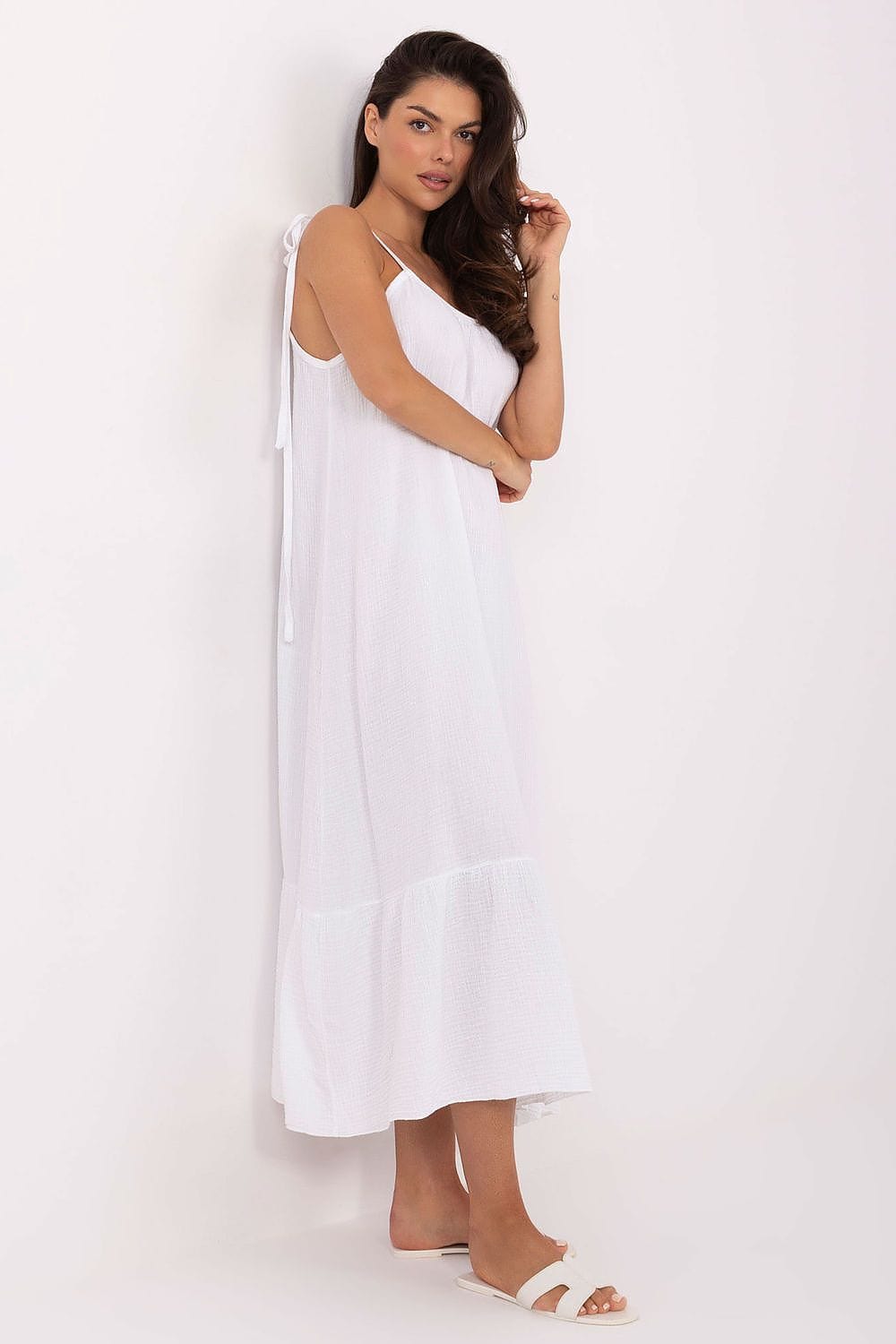 Robe longue blanche été bohème fluide sans manches évasée idéale plage ou soirée décontractée