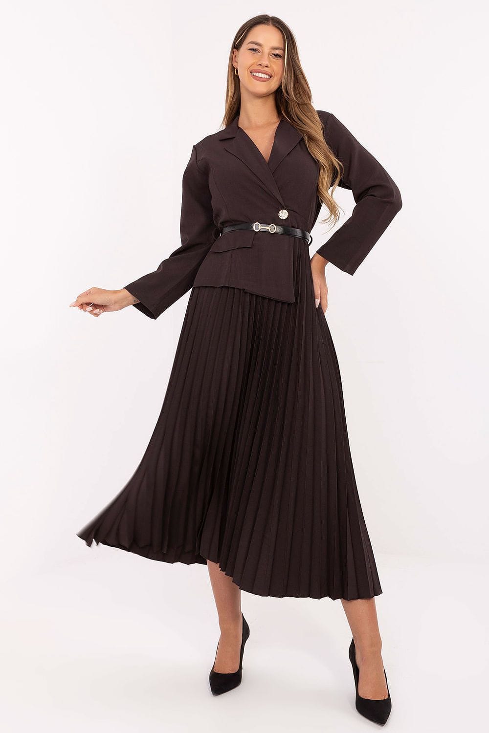 Robe longue noire plissée style blazer chic pour soirée élégante, manches longues, ceinture à la taille