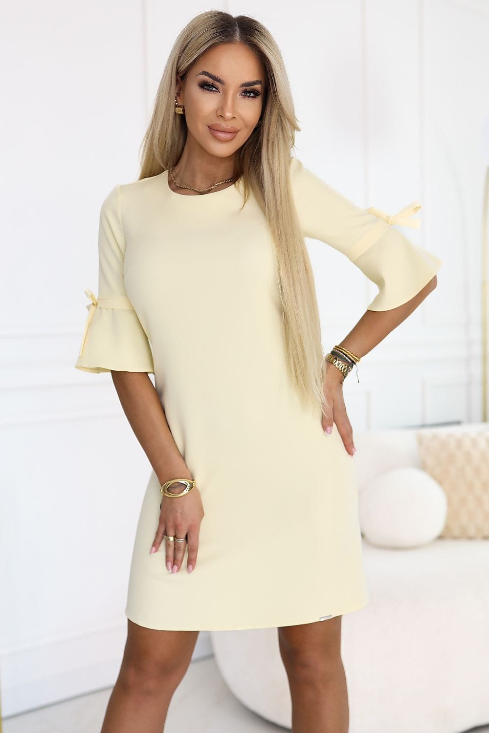 Robe courte chic jaune manches trois-quarts évasées pour cocktail été, parfaite pour invitée mariage ou soirée