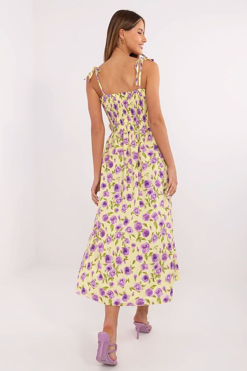 Robe été bohème fleurie longue jaune et violette silhouette évasée sans manches bretelles nouées