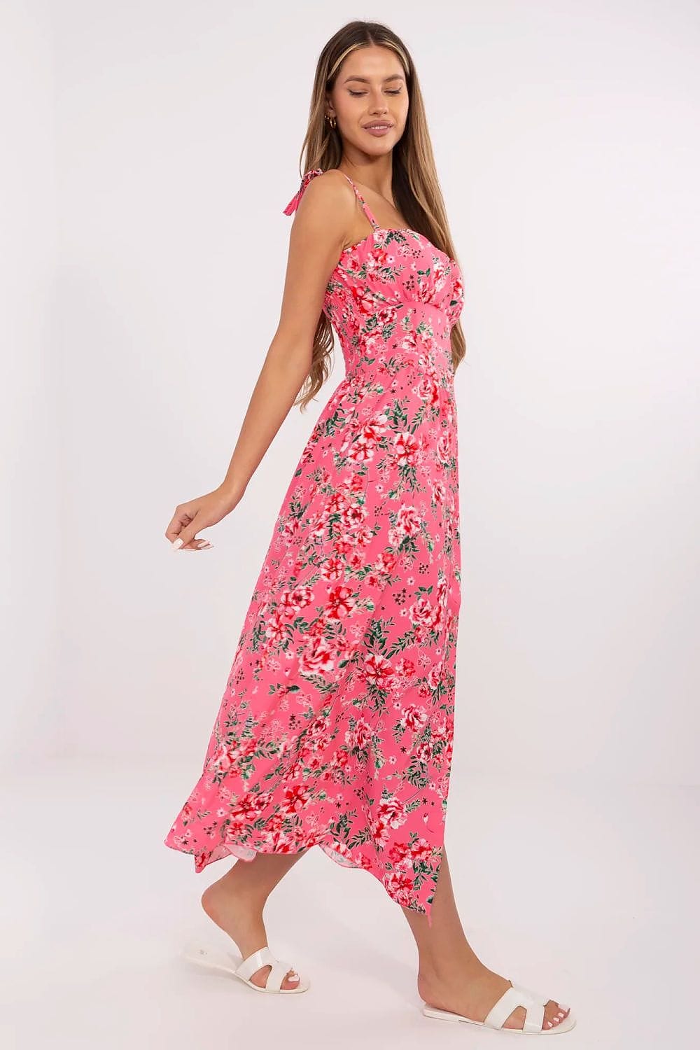 Robe été bohème fleurie rose longue sans manches silhouette évasée parfaite pour la plage