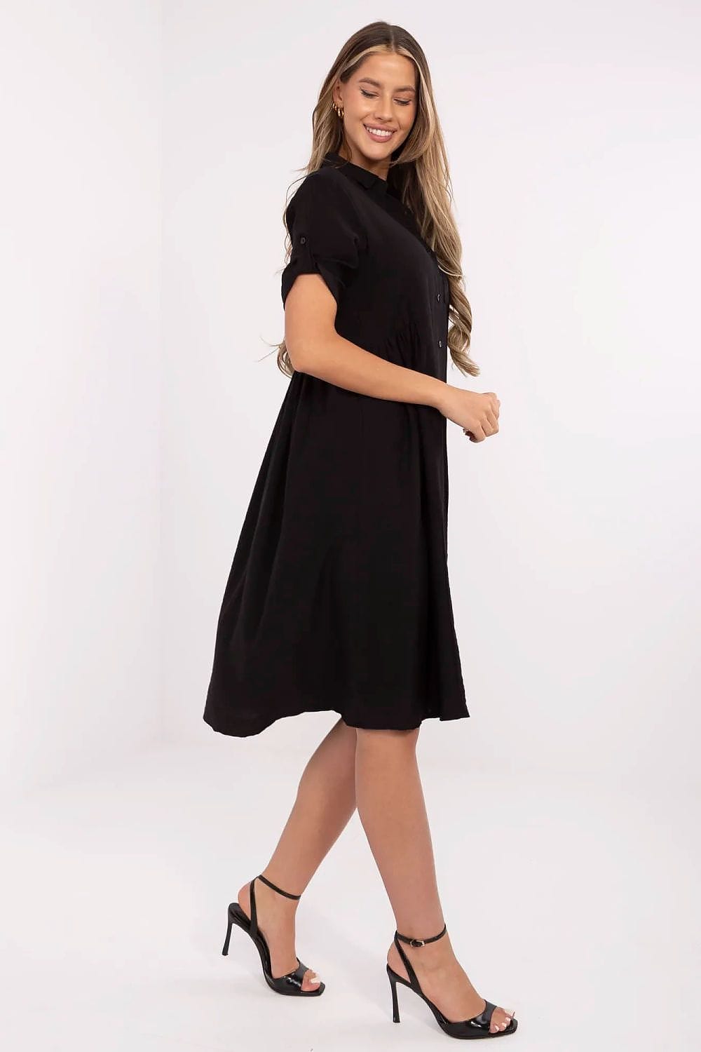 Robe noire midi chemise chic manches courtes pour soirée simple ou été, coupe évasée tendance femme
