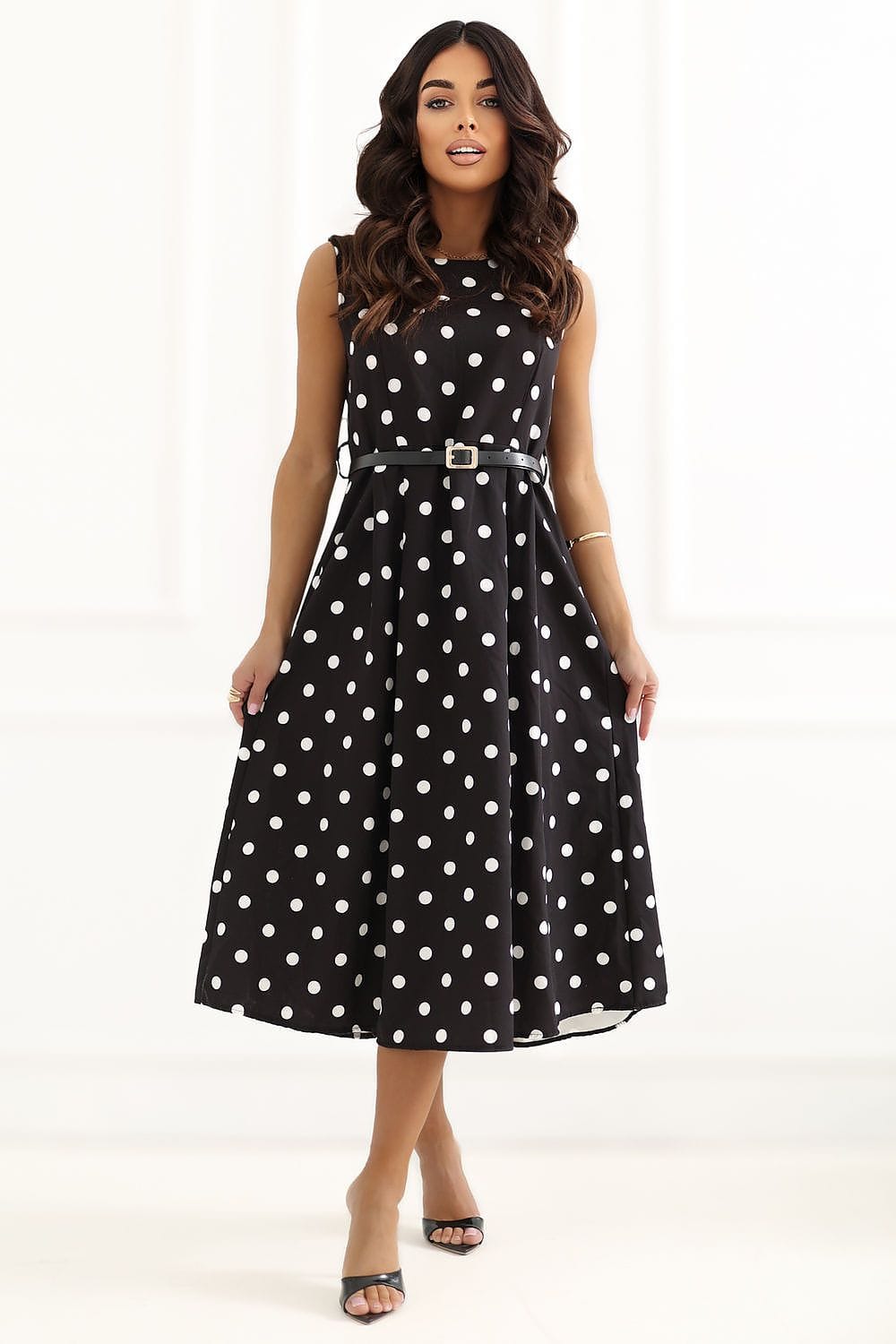Robe midi noire à pois blancs, évasée, sans manches, élégante pour cocktail ou invité mariage chic