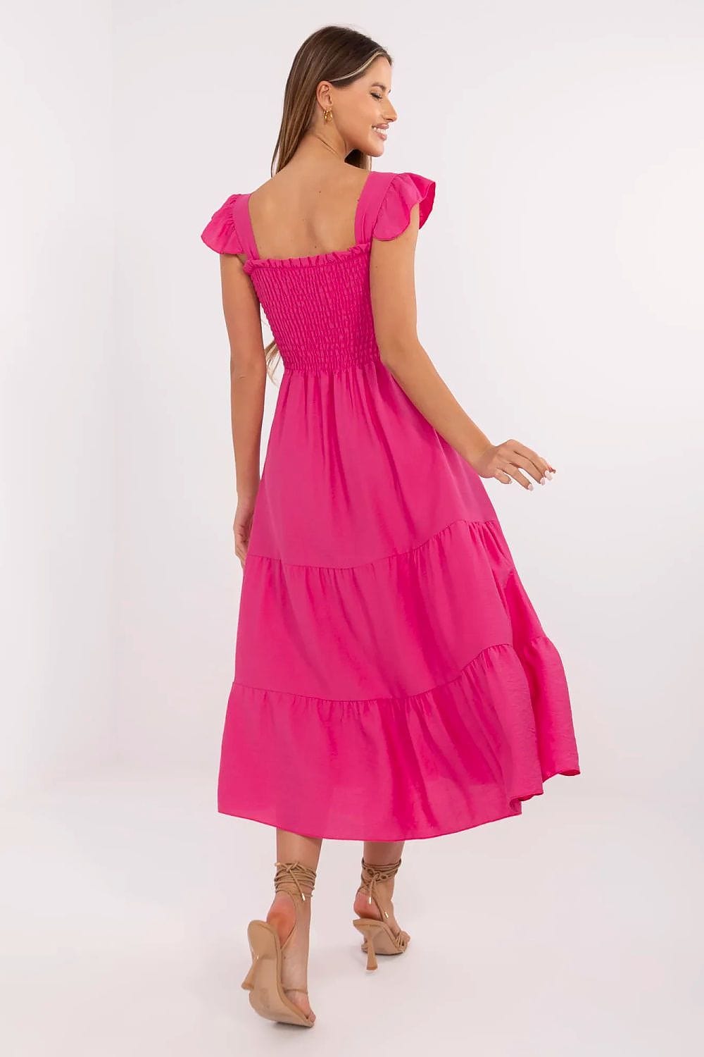 Robe été bohème rose midi évasée sans manches, idéale pour une occasion décontractée ou une sortie plage