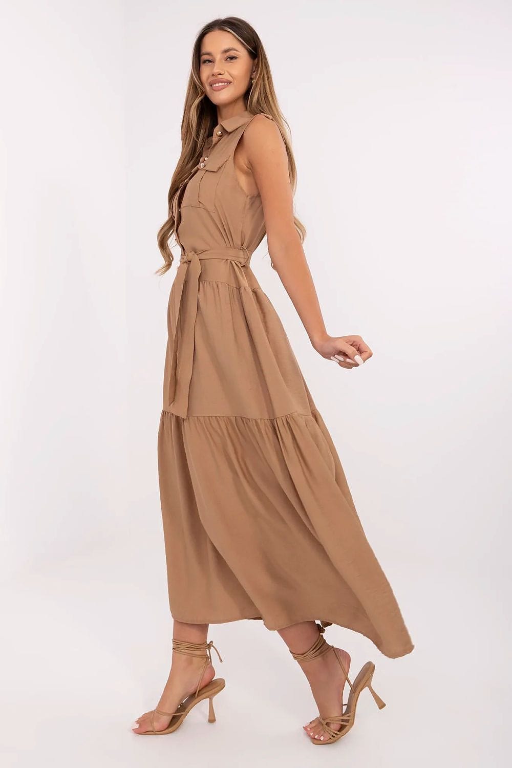 Robe été bohème longue sans manches marron fluide ceinturée chic idéale pour une journée ensoleillée