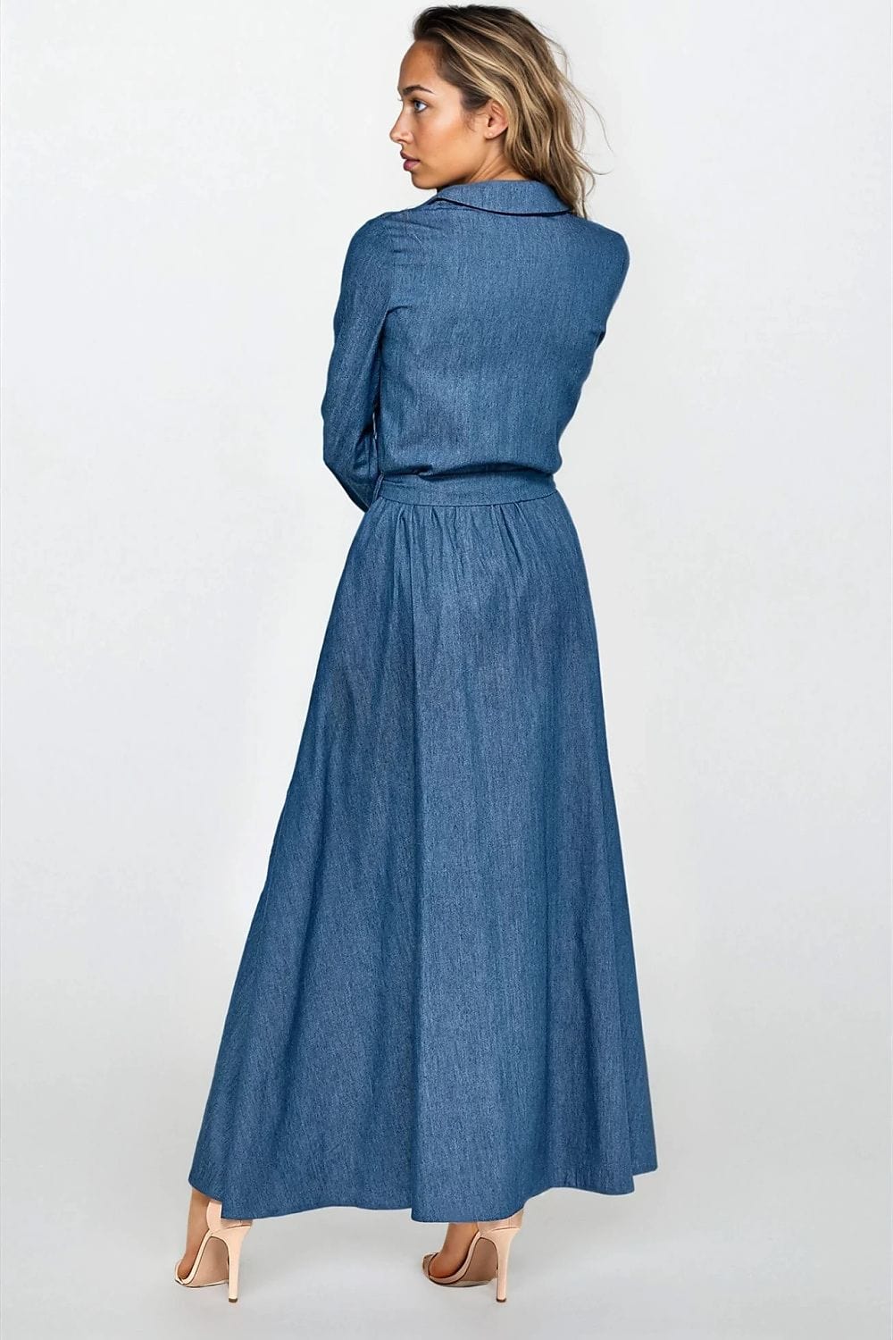 Robe longue en jean manches longues style casual bleu coupe droite idĂ©ale pour lâĂ©tĂ© ou une sortie chic
