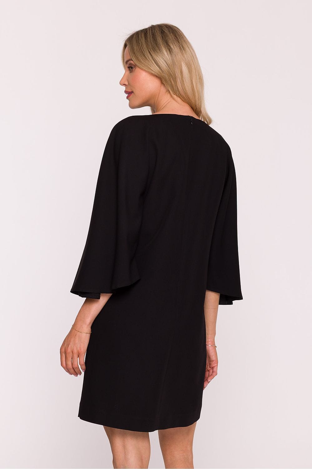 Robe de soirée chic noire courte manches longues élégante parfaite pour évènements ou sortie entre amis
