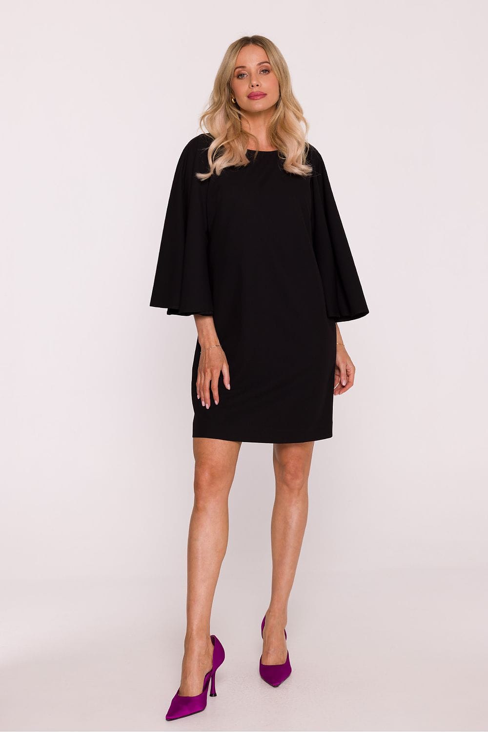 Robe courte noire soirée chic manches longues droite femme pour anniversaire élégante et tendance