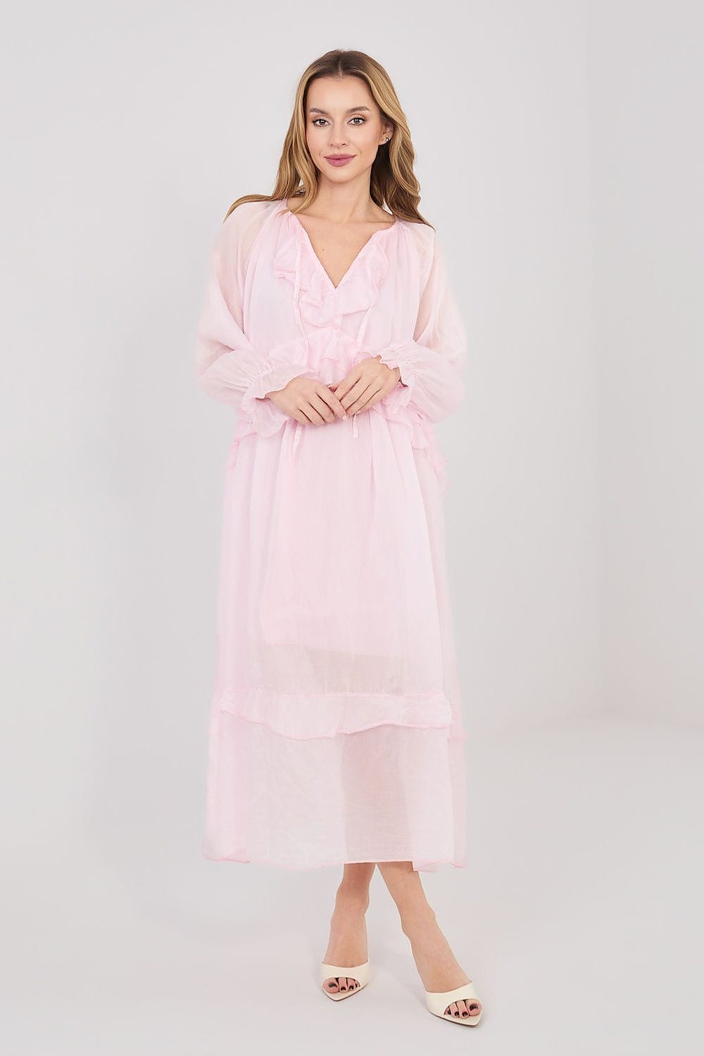 Robe midi rose bohème fluide manches longues décolleté volants idéale pour un mariage invité chic été